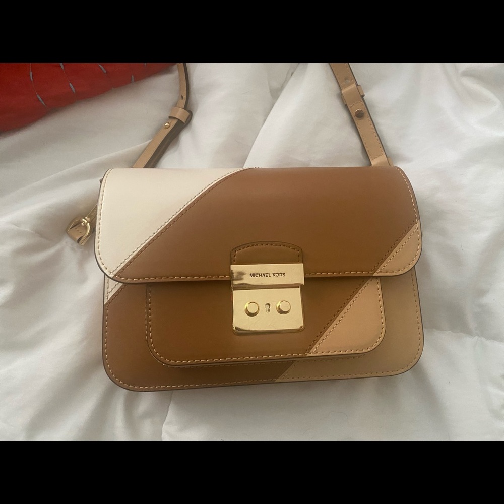 Michale kors cross body NWT